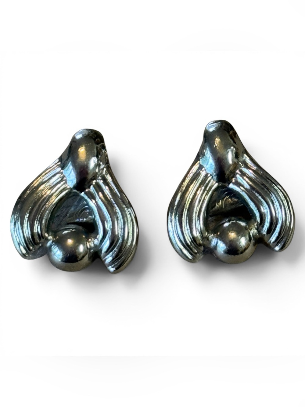 Vintage B.A. Ballou & Co Clip On Silver Tone Ribbed texture Earrings